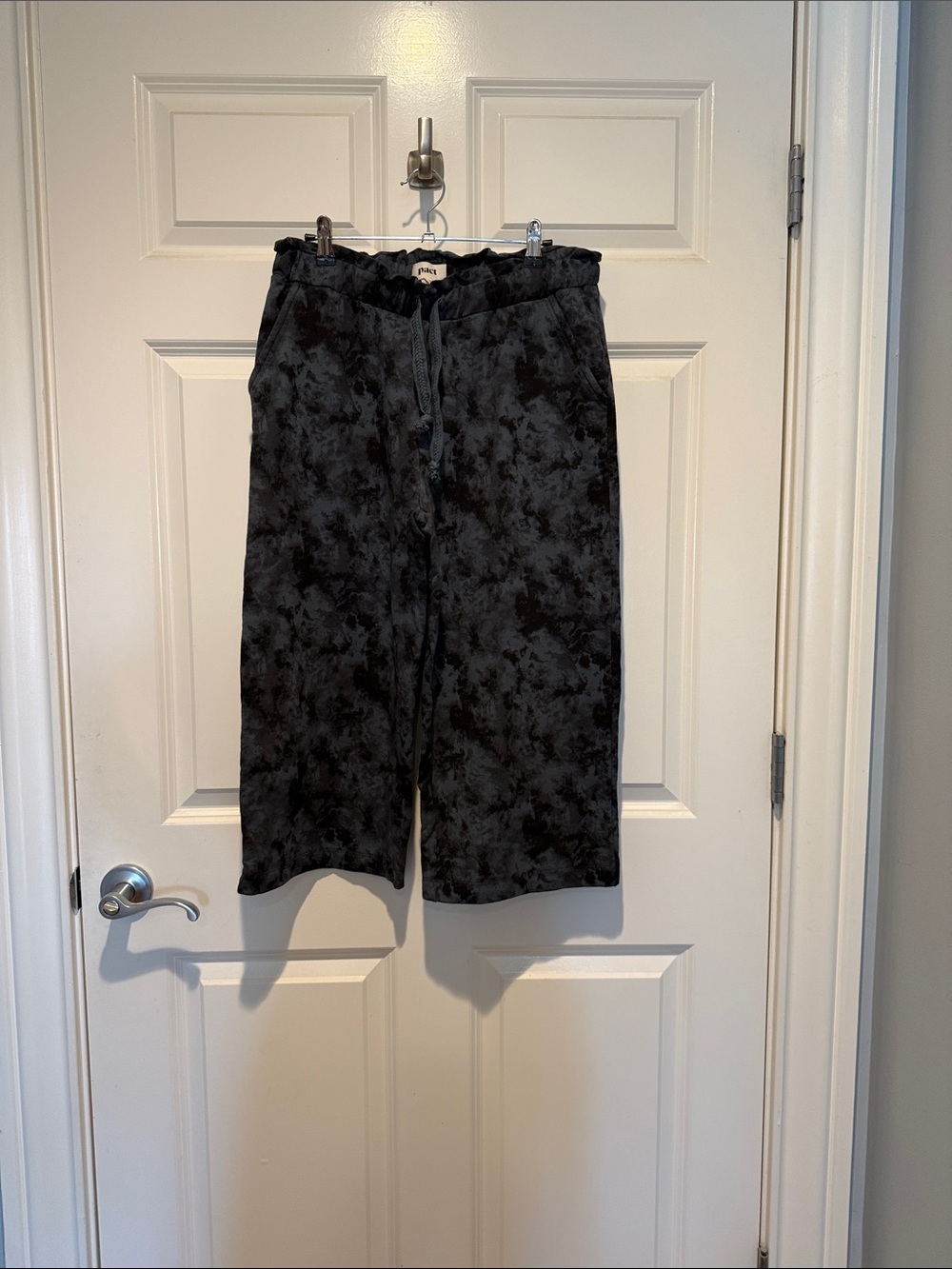 Pact Black Marble Tie-Dye Wide-Leg Capris